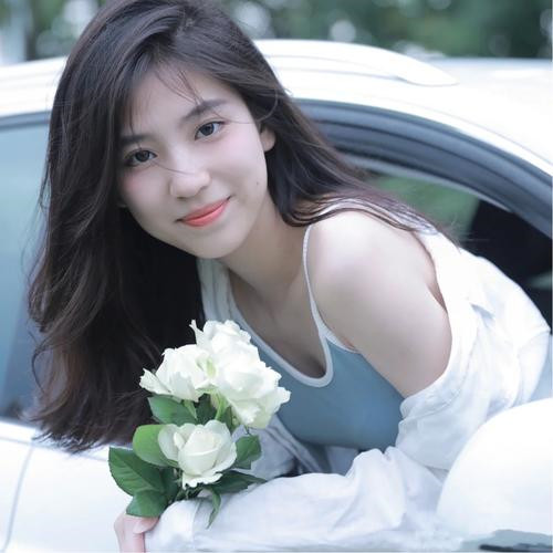 2025年最新美女微信头像图片