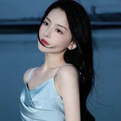 2025年最新美女微信头像图片