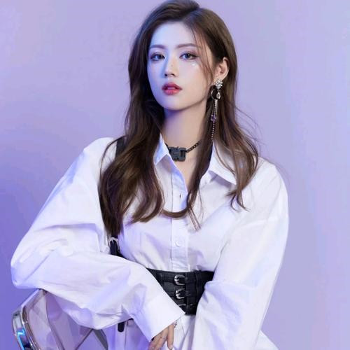 2025年最新美女微信头像图片