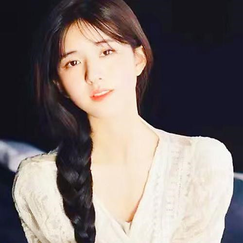 2025年最新美女微信头像图片