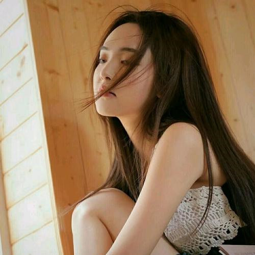 2025年最新美女微信头像图片