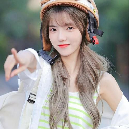 2025年最新美女微信头像图片