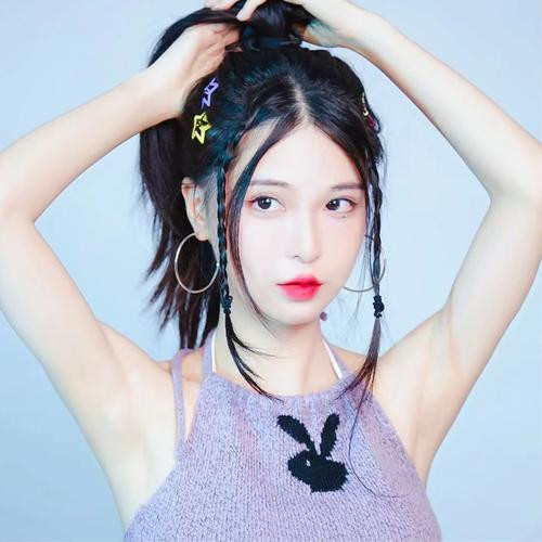 2025年最新美女微信头像图片