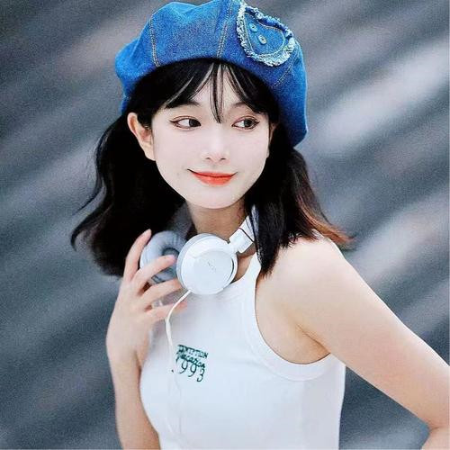 2025年最新美女微信头像图片