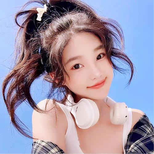 2025年最新美女微信头像图片