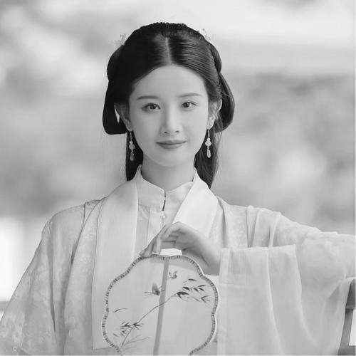 脱俗古风头像女生动漫黑白图片