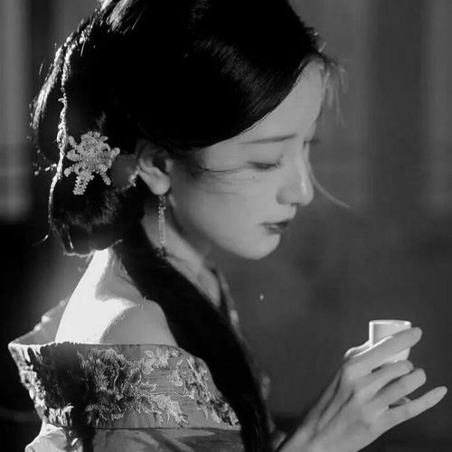 古风女头动漫黑白唯美图片