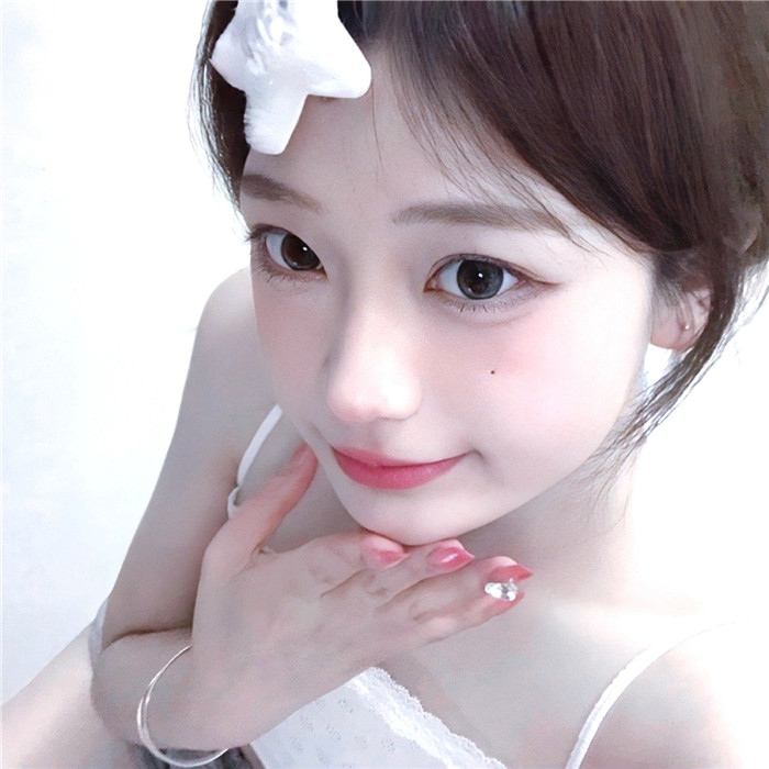氛围感高级感的头像女生图片