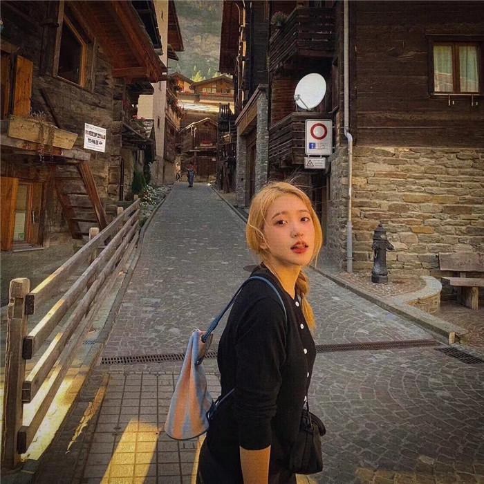 氛围感高级感的头像女生图片
