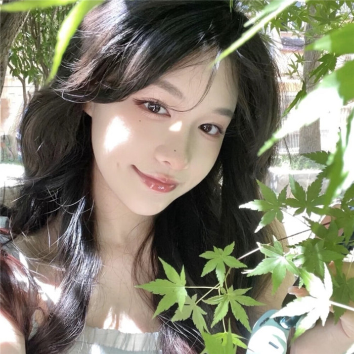 氛围感高级感的头像女生图片