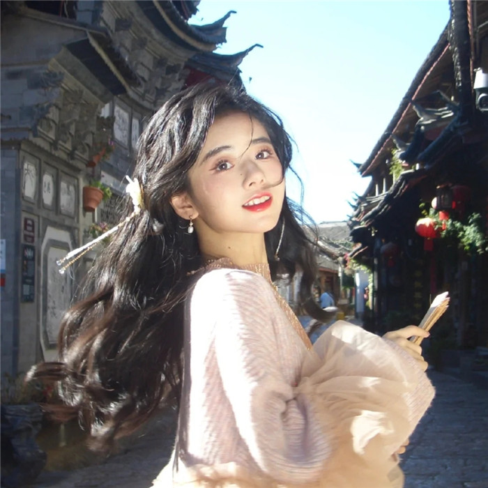 氛围感高级感的头像女生图片