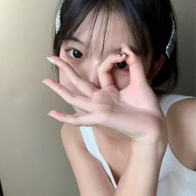 qq头像2025最新款女生照片