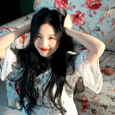 2025最新QQ头像女生唯美真人图片