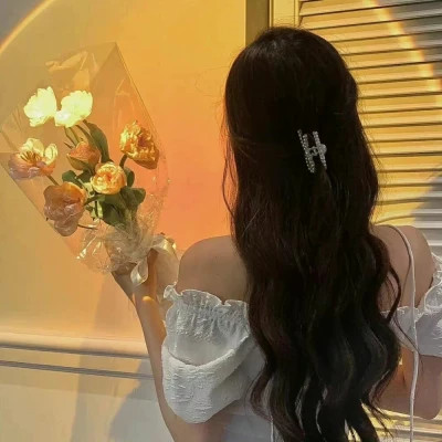 2025最新QQ头像女生唯美真人图片
