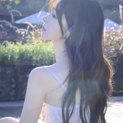 2025最新QQ头像女生唯美真人图片