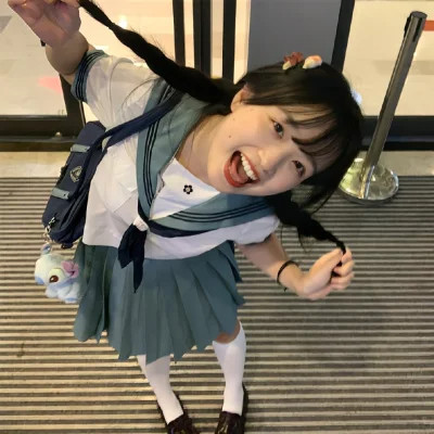 可盐可咸可甜的头像女生图片