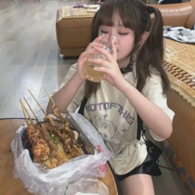 可盐可甜的单人女生头像图片