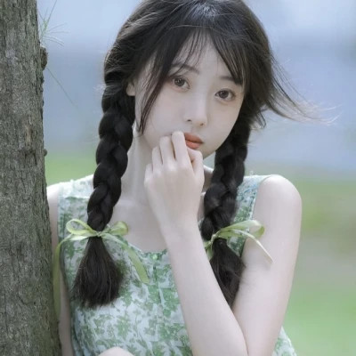 惊艳氛围感女生头像干净简单图片