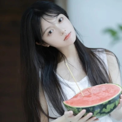 惊艳氛围感女生头像干净简单图片