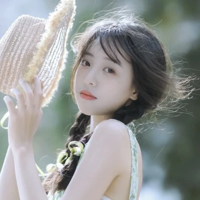 惊艳氛围感女生头像干净简单图片