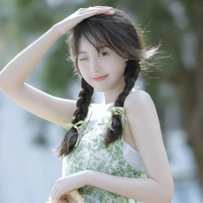 惊艳氛围感女生头像干净简单图片