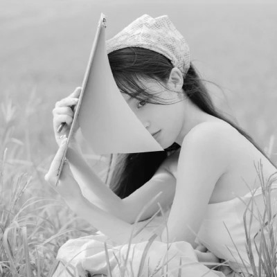 干净女生头像真人黑白高清