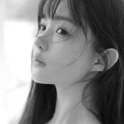 干净女生头像真人黑白高清