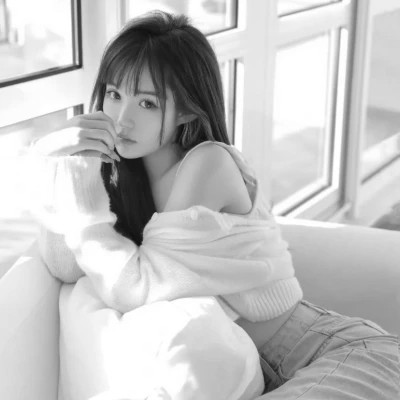 干净女生头像真人黑白高清