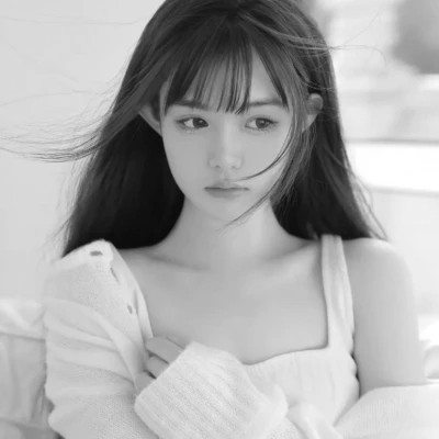 干净女生头像真人黑白高清