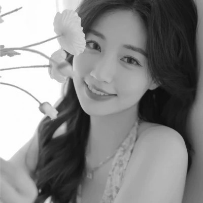 干净女生头像真人黑白高清