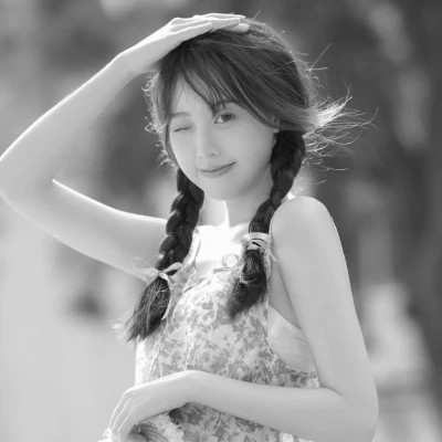 干净女生头像真人黑白高清