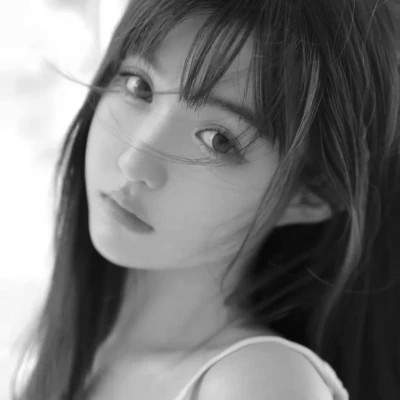 干净女生头像真人黑白高清