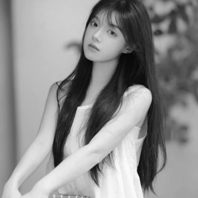 干净女生头像真人黑白高清