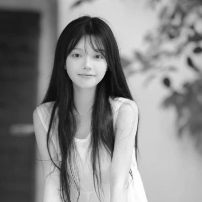 干净女生头像真人黑白高清