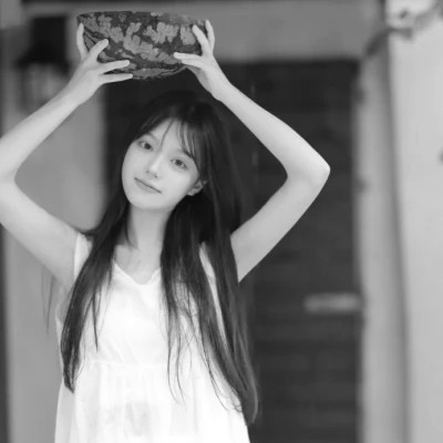 干净女生头像真人黑白高清