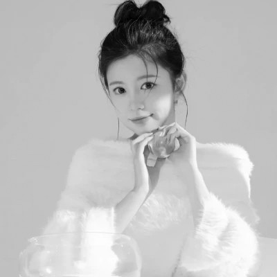 干净女生头像真人黑白高清