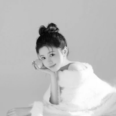 干净女生头像真人黑白高清