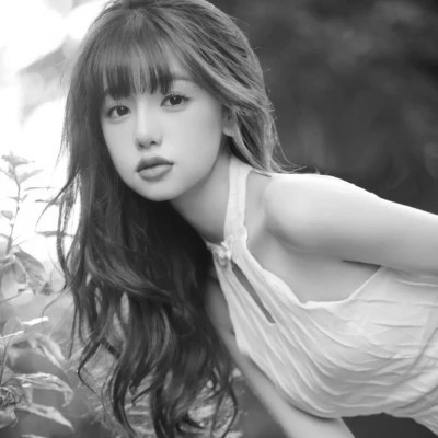 干净女生头像真人黑白高清