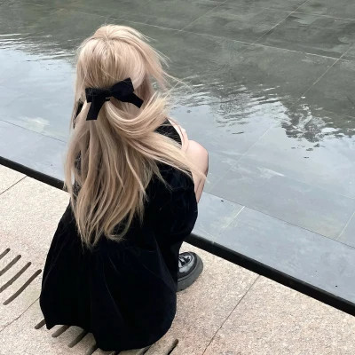 女生不露脸简单头像图片