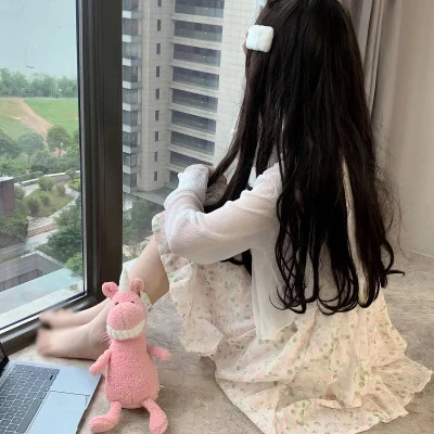 女生不露脸简单头像图片