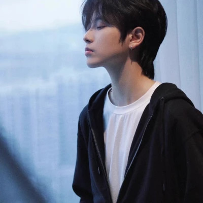 2025新头像男高清真人照片