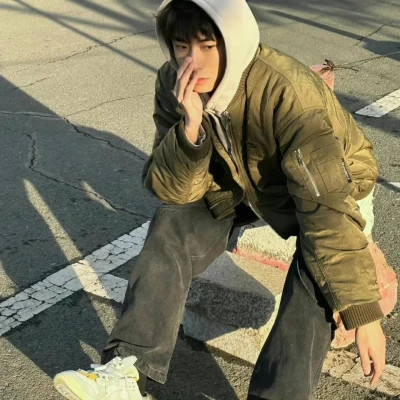 2025新头像男高清真人照片