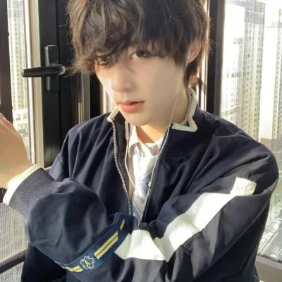 2025新头像男高清真人照片