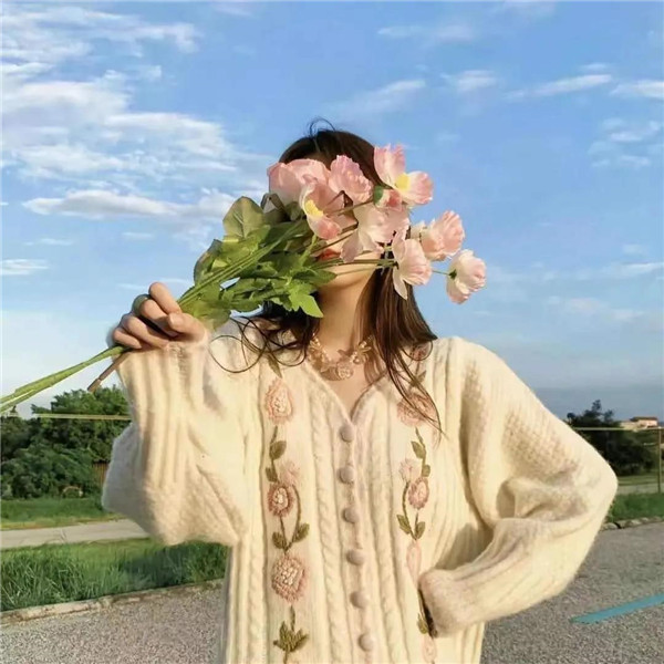 微信好看的手捧花女生头像图片