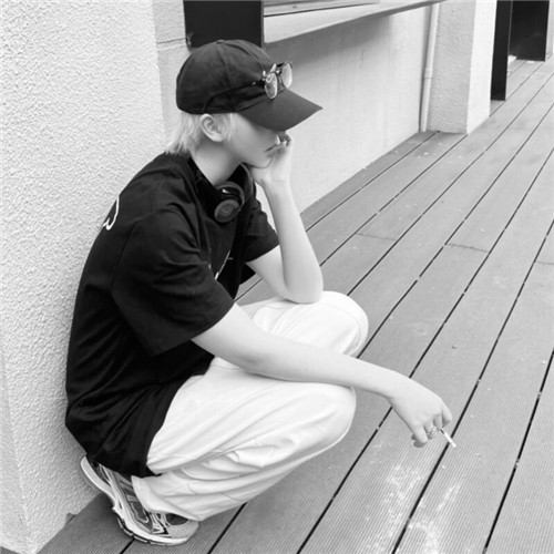 男生头像痞帅黑白高清图片
