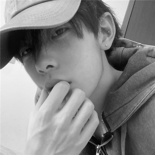 黑白男生头像孤独高冷高清照片