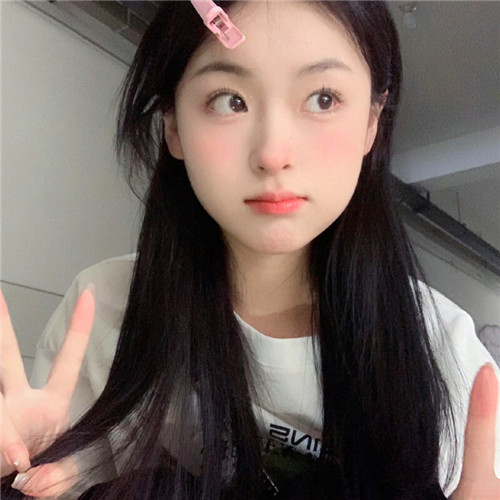 2025年女生真人好看的微信头像