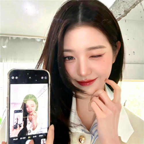 2025年女生真人好看的微信头像
