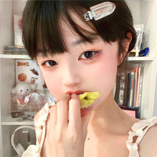 2025年高清女生真人头像图片