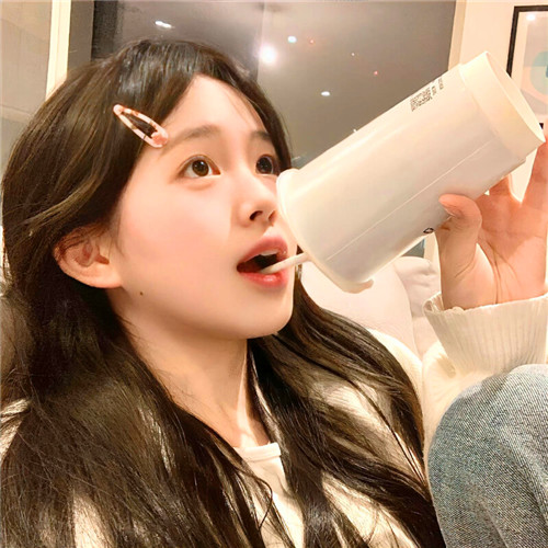 2025年高清女生真人头像图片